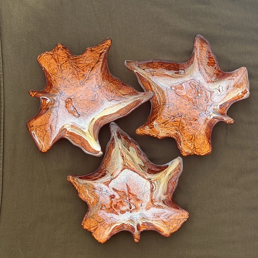 Glass Leaf Servers/Platers/Place Settings/Decor‎